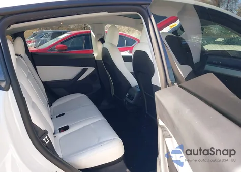 2022 Tesla Model Y Long Range Dual Motor All-Wheel Drive z USA, uszkodzony, nr VIN 7SAYGDEE5NF444643